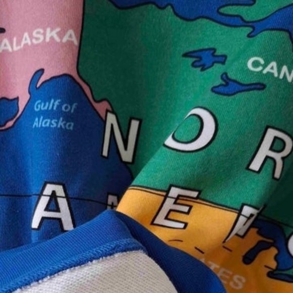 Moschino Colorful World Map Sweatshirt Size S (USA 6 ) - Picture 9 of 17